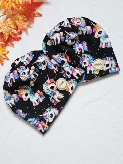 Čepice - Duhoví jednorožci v kosmu