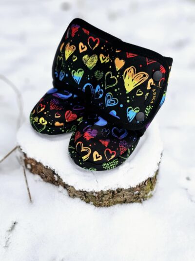 Capačky softshellové - duhová srdíčka